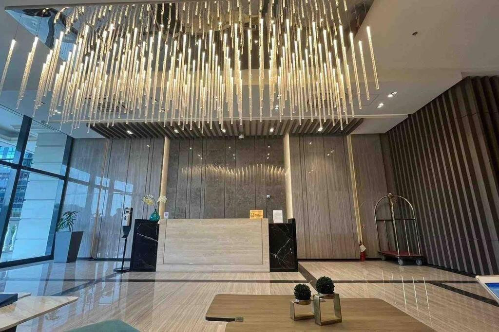 Apartment Uptown Parksuites Bgc Family 2bed 1br Balcony, Netflix Manila