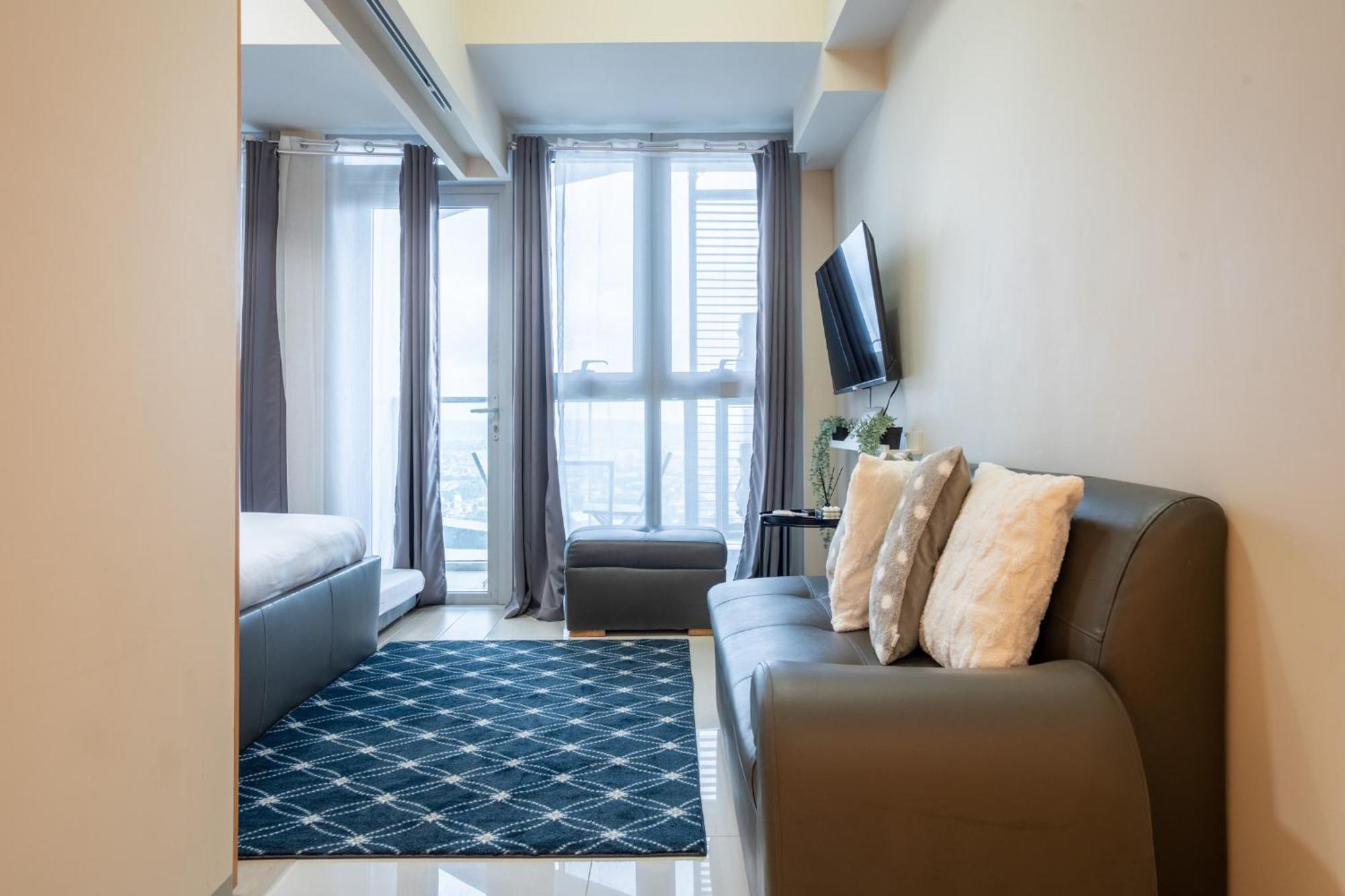 Uptown Parksuites Bgc Family 2bed 1br Balcony, Netflix Apartment