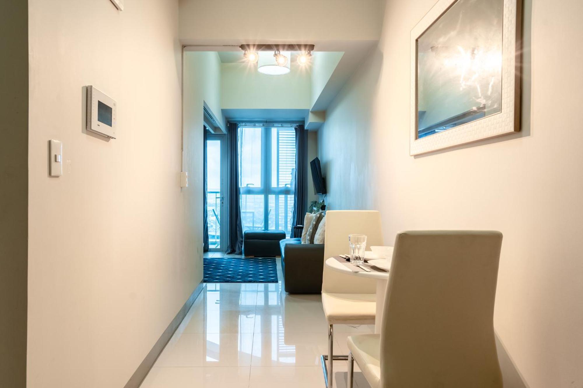 Uptown Parksuites Bgc Family 2bed 1br Balcony, Netflix Apartment *