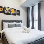 Uptown Parksuites Bgc Family 2Bed 1Br Balcony, Netflix