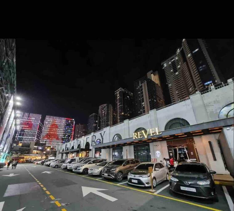 Apartment Uptown Parksuites Bgc Family 2bed 1br Balcony, Netflix