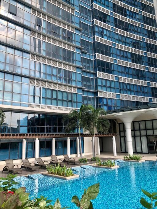 Uptown Parksuites Bgc Family 2bed 1br Balcony, Netflix Apartment Manila
