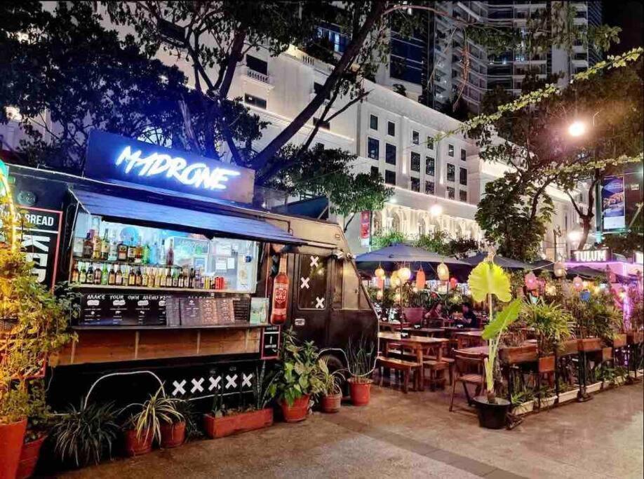 Uptown Parksuites Bgc Family 2bed 1br Balcony, Netflix * Manila