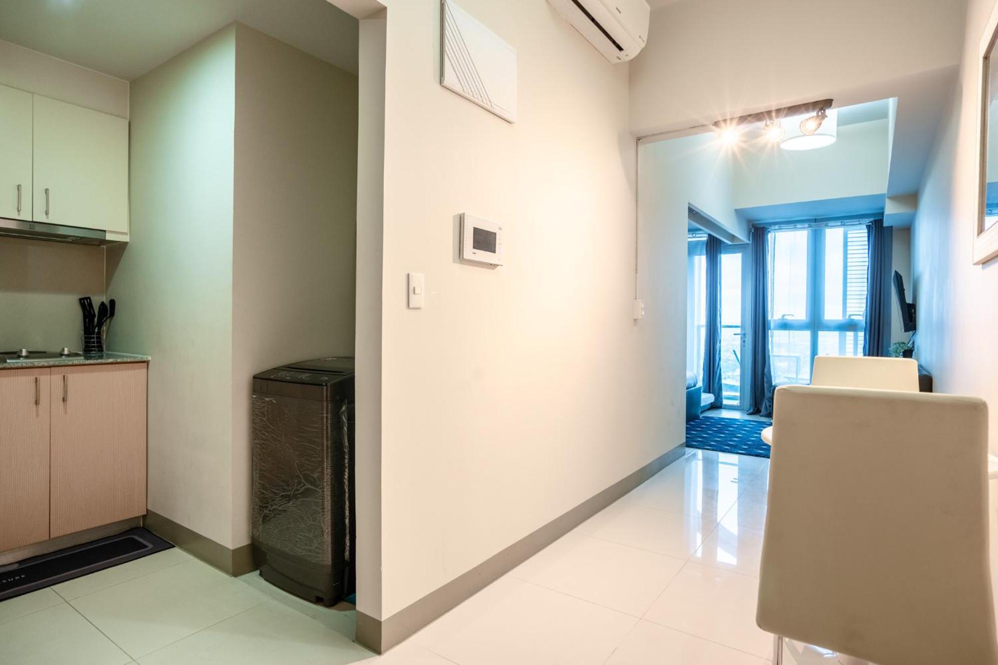 Uptown Parksuites Bgc Family 2bed 1br Balcony, Netflix Apartment