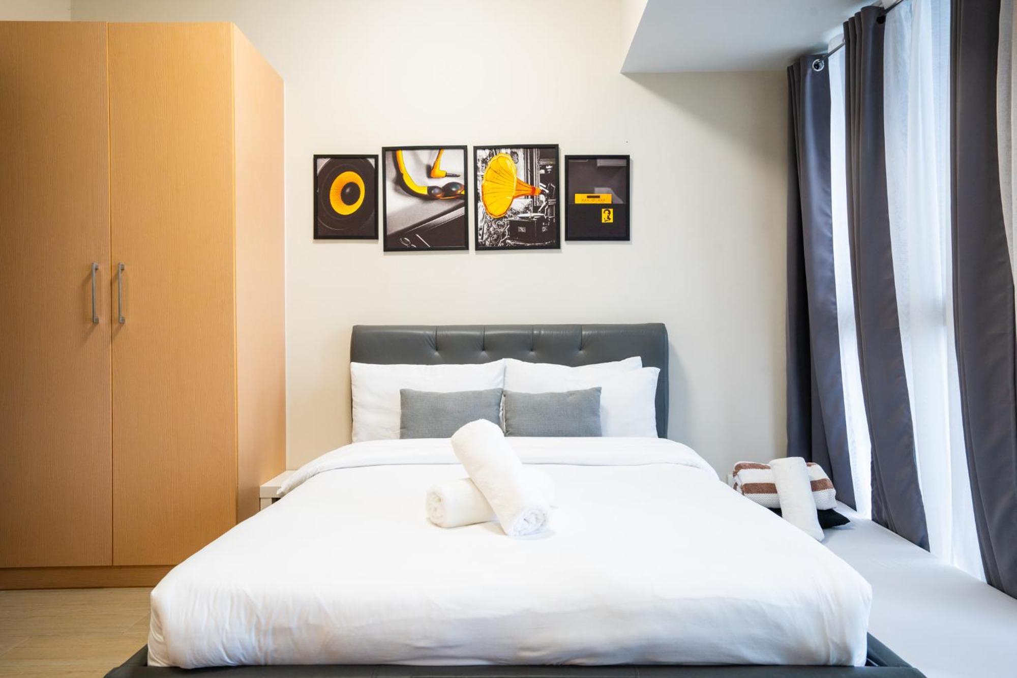 Apartment Uptown Parksuites Bgc Family 2bed 1br Balcony, Netflix Manila
