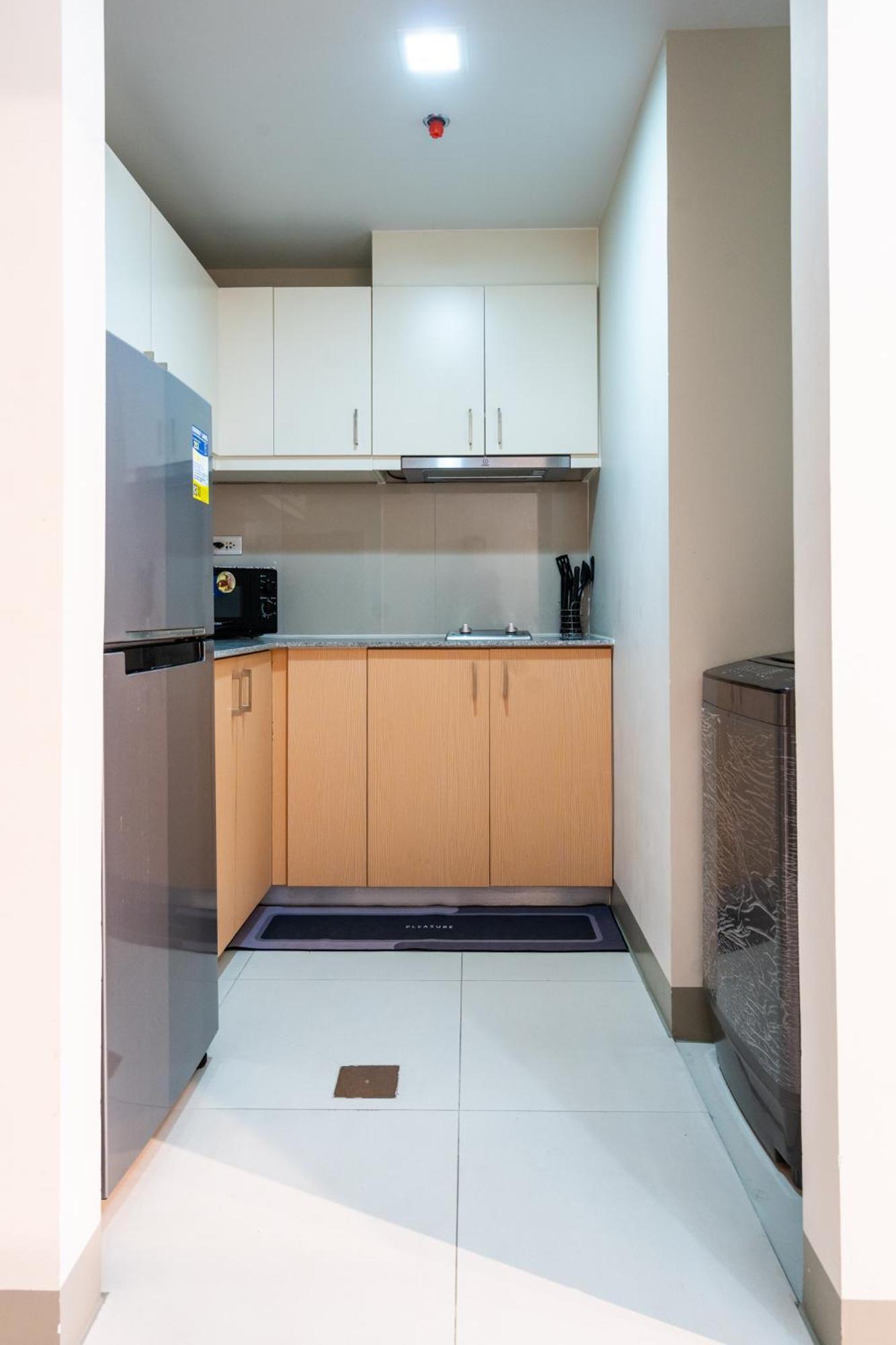 Uptown Parksuites Bgc Family 2bed 1br Balcony, Netflix Manila