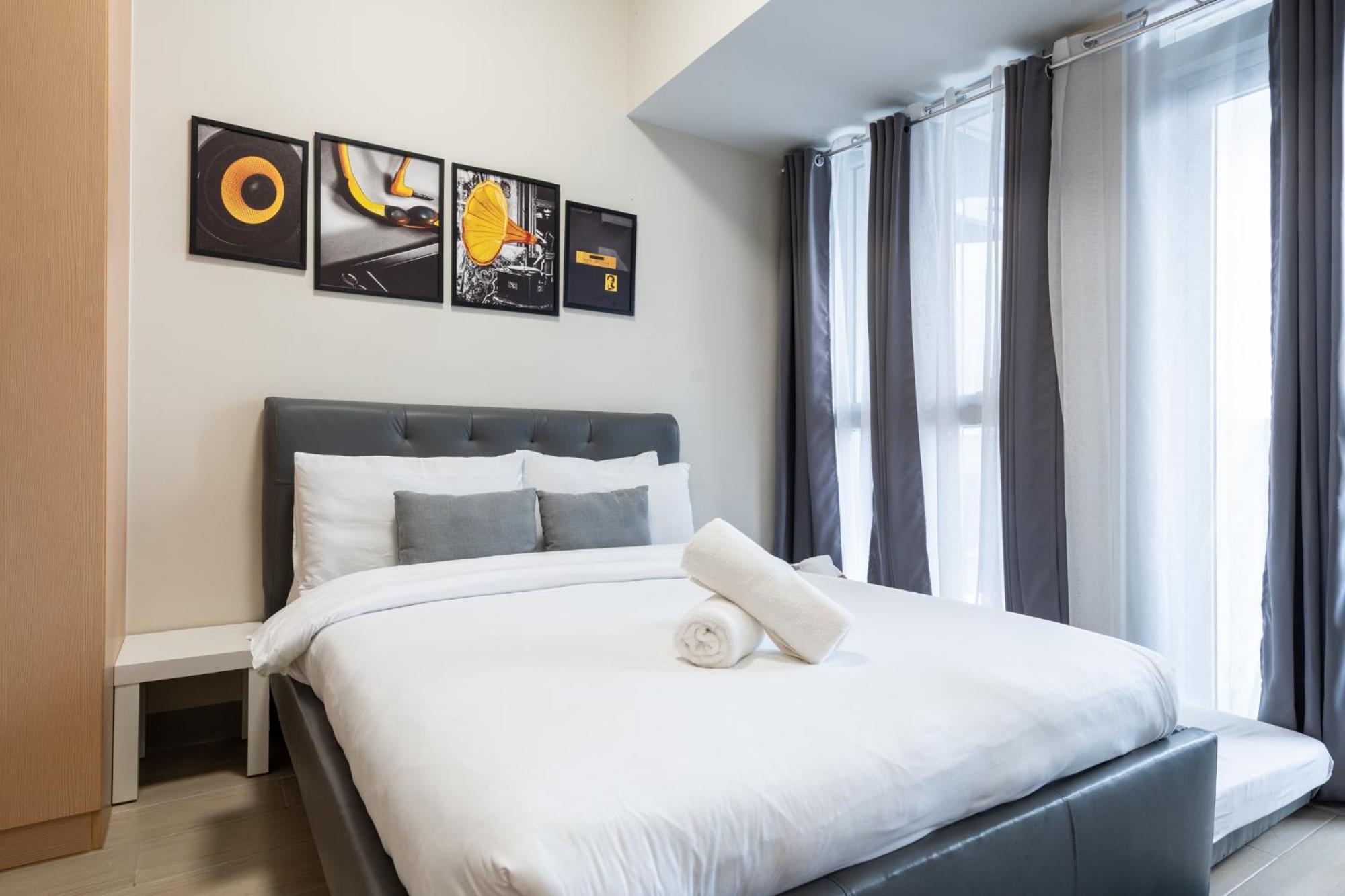 Uptown Parksuites Bgc Family 2bed 1br Balcony, Netflix Apartment Manila