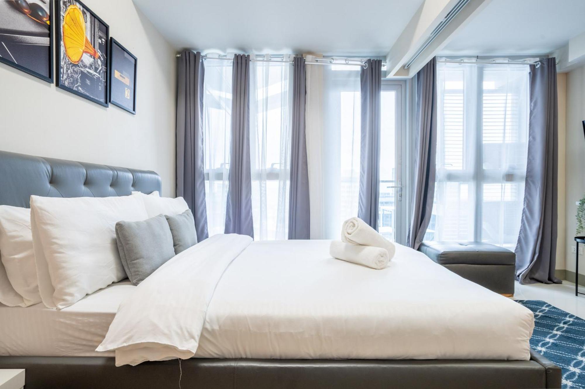 Apartment Uptown Parksuites Bgc Family 2bed 1br Balcony, Netflix Manila