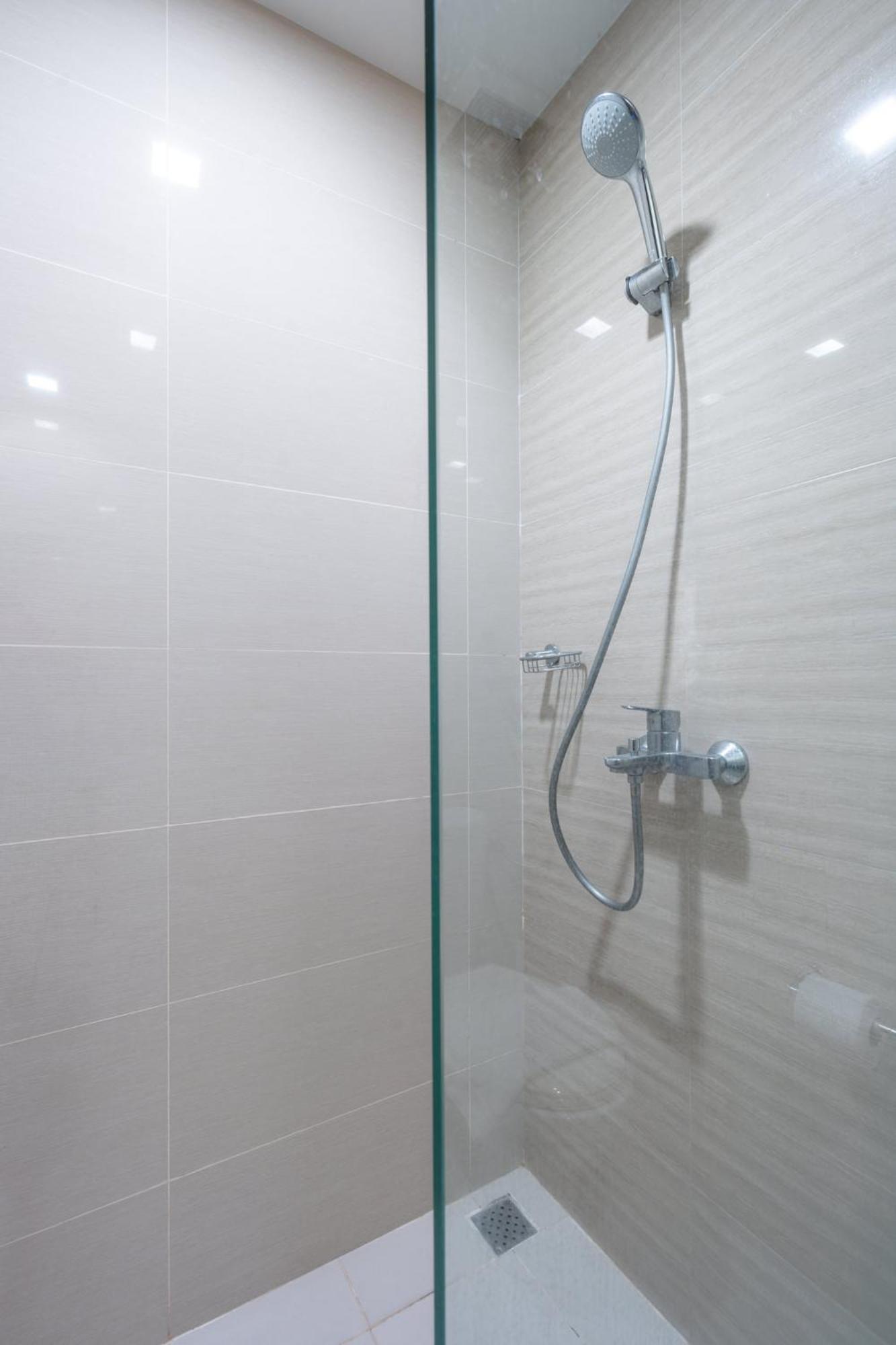 Uptown Parksuites Bgc Family 2bed 1br Balcony, Netflix Manila